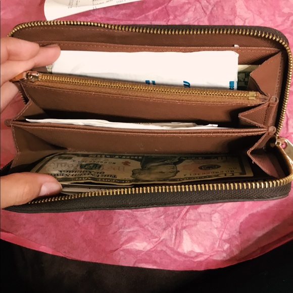 LV wallet! Used in great condition - Picture 2 of 6